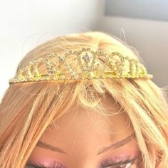 Rhinestone Embellished Gold Tiara ! With Combs. Metal Goldtone Sturdy High Quality Crystal New In Packaging , Great For Pageant Or Wedding Or Sweet 16 2000s Hair, 1920s Hair, Blonde With Dark Roots, Hair Accessories Pins, Hair Cuffs, Big Curls, Gold Tiara, Boutique Couture, Vintage Hair Accessories