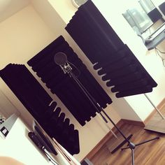 an array of musical instruments in a room