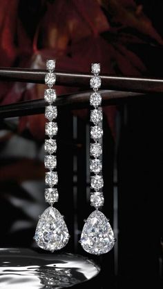 Dress Sparkle, Statement Earrings Wedding, Diamond Earrings Design, Antique Jewellery Designs, Guilty Gear, Luxury Earrings, Prom Jewelry, Jewelry Photography, Women Party