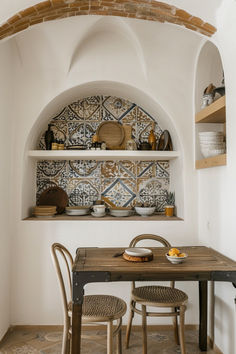 spanish kitchen, mediterranean kitchen, kitchen inspo Traditional Spanish Interior Design, Mediterranean Homes Kitchen, Modern Spanish Kitchen Design, Meditterean Kitchen, Spanish Backsplash Kitchen, Medditeranean Kitchen, Meditterean House Interior, Mediterranean Homes Interior Kitchen, Mediterranean Design Interior