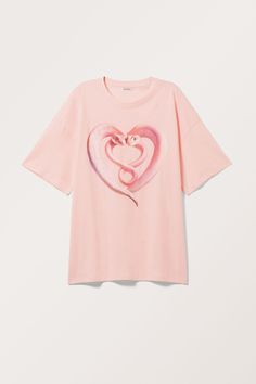 An oversized t-shirt crafted from a soft cotton fabric enhanced with recycled cotton. It features a round ribbed neckline and a straight stitched hemline. Relaxed fit.Long length. Snake Heart, Pink Snake, Tshirt Crafts, Tshirt Skirt, Linen Shop, Ribbed Neckline, T Shirt Oversized, Oversized T Shirt, Shirt Skirt