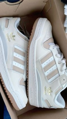 #adidas #aesthetic #luxury Sneakers Ideas Women, Nike Shoe Outfits, Nike Aesthetic Shoes, Shoes Aesthetic Sneakers, Aesthetic Nike Shoes, Aesthetic Adidas Shoes, Aesthetic Shoes Sneakers, Zapatillas Aesthetic, Tenis Aesthetic