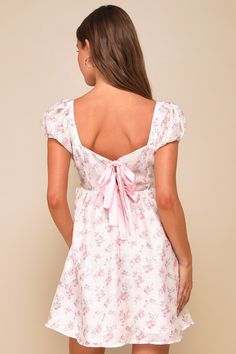 You'll be ready for the cutest occasions when you're looking sweet as can be in the Undeniably Precious Pink Floral Puff Sleeve Bow Mini Dress! Lightweight woven fabric, with a subtle floral jacquard design and a darling floral print throughout, shapes short puff sleeves with elastic at the cuffs. The square neckline tops a fitted bodice with flattering seaming and a trio of adorable satin ribbon bows at the back. High waist sits above a flaring skirt that ends at a mini hem. Hidden zipper at si Kids Pink Floral Dress, Pink Puff Sleeve Dress, Short Pink Dress, Hoco Dresses Pink, Bow Mini Dress, Baby Pink Dresses, Mid Dress, Senior Photo Outfits, Hoco Dress