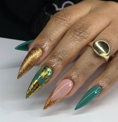 Nails Inspiration Nail Art, Nail Designs On Black Women, Fall Nails Dark Skin, Fall Stilleto Nails, Nails Ideas Stiletto, Fall Stiletto Nails Design, Date Night Outfit Jeans, Fall Nails Dark, Stiletto Nail Design