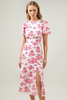 Feminine Midi-length Floral Dress With Rose Print, Feminine Rose Print Midi Dress For Brunch, Spring Brunch Dresses With Side Slits, Chic Pink Maxi Dress With Side Slits, Chic Printed Pink Dresses, Fitted Midi-length Dress With Rose Print, Elegant Pink Floral Print Midi Dress, Chic Pink Printed Dress, Pink Midi Dress For Summer Formal Events