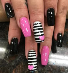 Black Valentines Nails, Black Valentines, Paris Nails, Heart Nail Designs, Black Acrylic Nails, Valentine Nail Art, Heart Nail