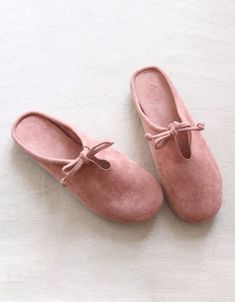 Features:  Item Type: Flat slippers Brand: Obiono Gender: Female Main Material: PU Heel Type: Flat Upper Material: PU Heel Height: Low (1-3 cm) Closure Type: Slip-on Color: Beige, Pink, Blue,  Season: Spring/ Summer Size:35-40 The Cardigans, Flat Slippers, Quoi Porter, Flat Slipper, Shoe Inspo, Pu Heels, Suede Flats, Pretty Shoes, Dream Shoes