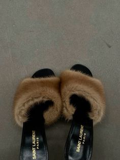 Ysl Fur Heels, Mob Wife, Fancy Shoes, Girly Shoes, Shoe Inspo, Mode Inspo, Carrie Bradshaw, Pretty Shoes