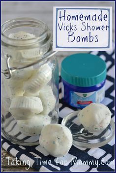 Vicks Shower, Bombe Recipe, Pasta Dental, Bath Bomb Recipes, Diy Spa, Shower Steamers, Homemade Bath Products, Diy Body