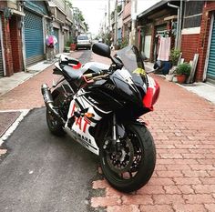 the motorcycle is parked on the side of the road