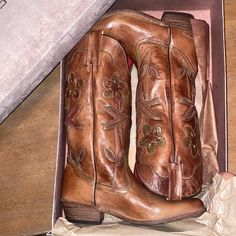 Brand New Bed Stu $355 Tan Md Gold Metalliv Valencia Western Leather Boots Sz 8.5 With Box. Condition Is New With Box. Absolutely Stunning Leather Quality And Details. Please Look Carefully At Both Stock And Actual Photos Before Making A Purchase. They Are Brand New, They Have A Small Red Pencil Scratch On The Front. You Can Check In The Photo, It Shows Very Little, It Could Be Removed With Something, Please, If You Have A Question, Let Me Know Before Making Your Purchase! Brown Coquette, Bed Stu Boots, Brown Cowgirl Boots, Coquette Cowgirl, Woman Bedding, Red Pencil, Leather Western Boots, New Bed, Bed Stu