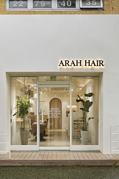 작은 미용실 인테리어 Nail Studio Exterior Design, Exterior Salon Ideas, Salon Entrance Ideas Outside, Storefront Signage Design, Salon Front Design, Hair Salon Exterior Design, Salon Store Front Ideas, Hair Salon Entrance, Boutique Aesthetic Ideas