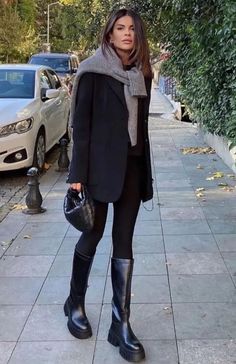 Modern Leggings Outfit, Lug Sole Knee High Boots Outfit, How To Wear Leggings 2023, Modern Look Outfits, Day Out In London Outfit, Casual Cool Outfits Women, London Day Out Outfit, Silent Luxury Fashion, Modern Winter Outfits