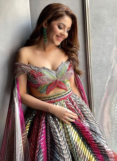 Latest Trendy Blouse Designs, Heavy Lehenga, Lehenga Crop Top, Engagement Hairstyles, Best Blouse Designs, Simple Sarees, Trendy Blouse, Simple Blouse, Dresses Indian