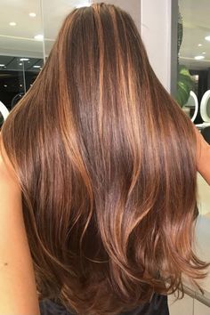 Hair Color Winter 2022 2023, Classy Hair Color Ideas For Women, Hair Winter 2022, Winter 2022 Hair Color Trends, 2022 Fall Hair Trends For Women, Fall 2022 Hair Colors, Fall/winter Hair, Brown To Ginger, Ginger Brown Hair