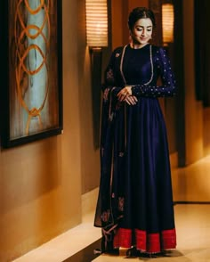 Exclusive Arrival 💙 We are Happy to present Ps-2 Trisha mam recreational outfit🥰 Fusing the best of ethnic and modern sensibilities, our gorgeous Navy blue is made for pure Georgette fabric. The yoke and full sleeves are beautiful embroidery work. It also comes same dupatta for embroidery work and full side lace work. To mention the stunning colour combo-gajri pink border zari lace is lifits the entire look. Backside neck also full embroidery work. Silk Kurti Designs, Stylish Kurtis Design, Long Frock Designs, Simple Frocks, Anarkali Dress Pattern, Gowns For Women, Long Dress Design, Indian Gowns Dresses, Designer Party Wear Dresses