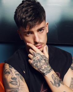 Men Hair Color, Beautiful Curly Hair, New Haircuts, Men Care, Guys And Girls, Beards, Haircuts For Men, Aesthetic Girl, Dinosaurs