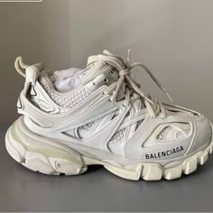 Brand New. Bought Wrong Size. Off-White Women Balenciaga Track Balenciaga Shoes White, Balenciaga White Sneakers, Belenciaga Shoes, White Balenciaga Track, Balenciaga Track Outfit, Tenis Balenciaga, Dubai Ideas, Balenciaga Sneakers Outfit, Balenciaga Tracks