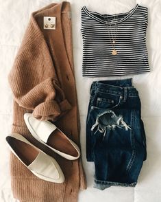 T Shirt Styling, Shirt Styling, Clothes Fall, With My Friends, Midi Skirts, Classic Chic, Casual Work