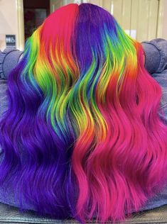 Vivid Hair Color Ideas, Diy Hair Coloring, Neon Hair Color, Simple Elegant Hairstyles, Weird Haircuts, Split Dye, Holographic Hair, Vivid Hair, Hairdressing Training