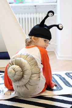 Diy Safari Animal Costume, Diy Snail Shell Costume, Diy Snail Costume Kids, Diy Baby Snail Costume, Science Costumes For Kids, Snail Costume Diy, Diy Snail Costume, Snail Costume, Bug Costume