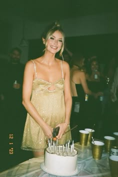 Gold Dresses Birthday, Boujee Birthday Party Ideas, Gold Silver Aesthetic, Golden Era Theme Party, Birthday Dinner Theme Outfits, Golden 25th Birthday Ideas, 30 Birthday Dress, Golden Birthday Outfits, 21st Golden Birthday Ideas