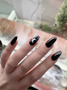 Star And Moon Nails Simple, Nails With The Moon, Aesthetic Black Nail Designs, Simple Spooky Nails Black, Black Nails With Moon And Stars, Black Nails Stars Moon, Black Nails With Moon Design, Nail Inspiration Black And White, Black And White Moon Nails