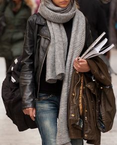 Looks Jeans, Country Fashion, Moda Chic, Grey Scarf, Mode Casual, Mode Inspo, 가을 패션, Mode Inspiration, Winter Looks