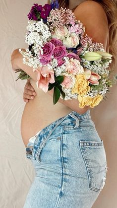 Flower Maternity Shoot, Indoor Maternity Photos, Diy Photo Display, Baby Announcement Pictures, Maternity Photography Poses Pregnancy Pics, White Sheet, Maternity Photography Poses, Maternity Poses