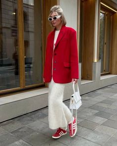 Red Adidas Outfit, Blazer Outfits For Women Classy, Red Jeans Outfit, Red Blazer Outfit, Simple Work Outfits, Cold Weather Outfits Winter, Blazer Street Style, Trendy Fall Fashion, Victoria Fashion