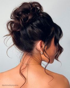 Wedding Hair Trends ❤ Make sure to switch up your game this wedding season with the best wedding hair trends for 2024 from our updated collection. #wedding #bride #weddingforward #weddinghair #WeddingHairTrends Prom Hairstyles Up Bun, High Fancy Bun, High Prom Bun, High Messy Bun Updo Wedding, Prom Updos Bun, Messy Bun Updo Prom, High Prom Updos, High Up Do Hairstyles, 90s High Bun Wedding