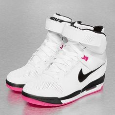 Carolyn Davidson, Nike Wedge Sneakers, Nike Shoes Women Fashion, Nike Footwear, Trainers Nike, White Nike Shoes, Nike Fashion Shoes, Jordan Shoes Retro, All Nike Shoes