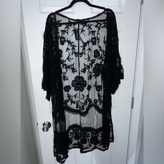 Nwt Black Lace Kimono. Size M/L Black Lace Kimono, Gothic Clothes, Lace Kimono, Black Lace, Top Blouse, Blouses, Womens Sizes, Womens Tops, Lace