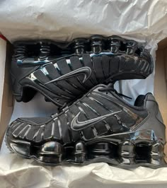 Nike Shox Black, Nike Shox Tl Outfit, Shox Nike, Nike Shox Tl, Nike Shox Shoes, Pretty Shoes Sneakers, Shoes Outfit Fashion, Online Selling, Hype Shoes