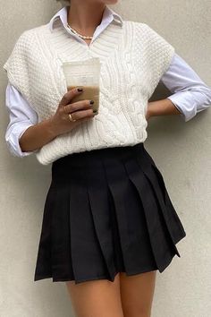 Sweater Vest Outfit, Preppy Skirt, Pleated Skirt Outfit, Classy Skirts, Grey Aesthetic, Church Clothes, White Knit Sweater, Estilo Preppy