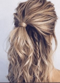 Half Bun Hairstyles, Half Up Bun, Hair Blond, Shot Hair Styles, Half Up Half Down Hair, Half Up Hair, Stylish Hair, Half Up Half Down, Messy Hairstyles