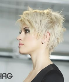 Pixie Cuts for Round Faces | Short Pixie Hairstyles: Cropped Haircut | Popular Haircuts Short Cropped Hair, Crop Haircut, Crop Hair, Short Hair Trends, Punk Hair, Popular Haircuts, Hair Styles 2017