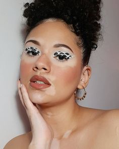 20 People Whose Style Belongs on a Magazine Cover Cow Inspired Makeup, Dalmatian Makeup, Milk Outfit, Edc Makeup, Makeup Memes, Cow Costume, How To Match Foundation, Shave My Head, Favorite Makeup