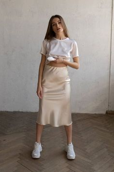 Silk Slip Skirt, Satin Skirt Outfit, Ivory Skirt, Charles James, Silk T Shirt, Rock Outfit, Slip Skirts, Silk Outfit, Satin Color