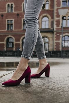 Die roten Pumps geben jedem Outfit einen besonderen Akzent und sind, besonders im Herbst, ein absoluter Hingucker.