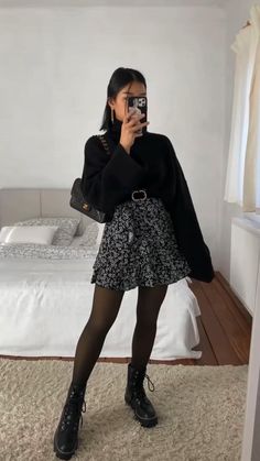 Black Stockings Outfit, Winter Mode Outfits, Stockings Outfit, Fleece Leggings, Miniskirt Outfits, Legging Outfits, Outfit Inspo Fall, Edgy Outfits, Black Tights