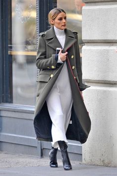 Mantel Styling, Estilo Olivia Palermo, Olivia Palermo Style, Moda Chic, Stylish Coat, Cooler Look, Looks Street Style, Outfit Trends