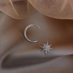 Twinkle Star & Moon Asymmetric Stud Earrings - LOW STOCK! Moon And Stars Aesthetic, Sweet 16 Jewelry, Long Pearl Earrings, Moon Gold, Moon And Star Earrings, Asymmetrical Earrings, Crystal Fashion, Elegante Casual, Star Earrings Stud