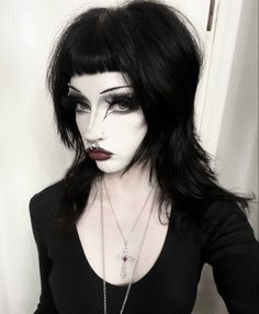 Goth Makeup For Green Eyes, Classic Goth Makeup, Easy Goth Makeup Hooded Eyes, Scary Goth Makeup, Easy Trad Goth Makeup, Trad Goth Makeup 80s, Traditional Goth Makeup