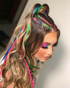 Festival Hair Trends, Make Carnaval, Glow In Dark Party, Rave Hair, Glow Birthday, Fest Outfits