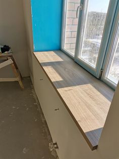 the window sill is empty and ready to be installed in the room that's under construction