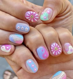 Fun Pattern Nails, Preppy Nail Ideas For Kids, Retro Summer Nails, Kids Gel Nails Ideas, Short Hippie Nails, Nail Ideas For Kids, Summer Birthday Nails, Groovy Nail Art, Nail Short Nails