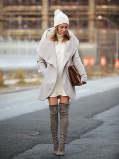 Brooklyn Blonde wears thigh-high boots the right way Brooklyn Blonde, Bota Over, Outfit Chic, Winter Mode, Inspired Outfits, Work Wardrobe, Mode Inspiration, Thigh High Boots, Fall Winter Outfits