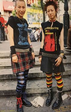 Brit Punk Fashion, Maximalist Goth Fashion, 90s Punk Fashion Women, Punk Fashion Summer, Punk Fashion 80s, 80s Punk Fashion Women, Punk Outfits 80s, 80s Punk Outfits