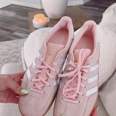 New In Box Never Worn Size 8.5 Women’s Us Pink And Brown Adidas Campus, Farewell Outfit Ideas, Adidas Gazelle Pink, Pink Gazelles, Pink Adidas Shoes, Teen Shoes, Holiday Finds, Adidas Originals Shoes, Hello Kitty Shoes